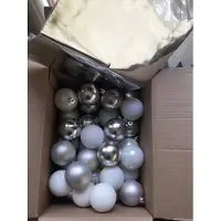 Timstor 30 stuks maxidoos kerstballen 6cm onbreekbaar wit/zilver + zilveren cadeau/opbergzak