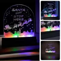 Cheqo Kerstverlichting LED - Santa Please Stop Here - Meerkleurig Decoratief Bord - Acryl Kerstversiering - 30x20 cm