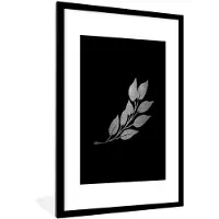 PosterMonkey Fotolijst incl. Poster Zwart Wit- Tak met langwerpige bladeren op een zwarte achtergrond - zwart wit - 60x90 cm - Posterlijst