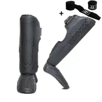 Joya ESSENTIAL Scheenbeschermers – Maat XL – Zwart/Zwart – Kickboksen/Muay Thai/MMA – Ergonomische pasvorm, schokabsorberende padding – Inclusief Bandage