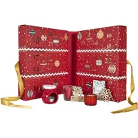 WDMT Kerst Adventskalender met 24 Verrassingen – Kaarsen en Kerstdecoratie – Adventskalender voor Volwassenen – Kerstcadeau Vrouw en Man – 34 x 25 x 14 cm – Rood
