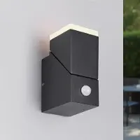 LumenXL Verstelbare buitenwandlamp Mila met sensor - zwart met geïntegreerde LED