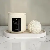 Bam Kaarsen Vanille Geschenkset – Geurkaars 140 g met Houten Lont – Handgemaakte Rozenkaars en Zachtgeel Ovaal Schaaltje