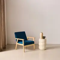 Sweeek Fauteuil van hout met stoffen zitting Smaragdblauw