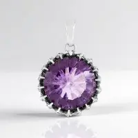 Cavill - Zilveren Hanger - 925 Sterling Zilver Geplatineerd - Paarse Fluoriet 6,3 ct Rond - 17 Zirkonen 0,36 ct - Luxe Edelsteen Sieraad