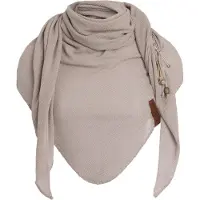Knit Factory Lola Gebreide Omslagdoek - Driehoek Sjaal Dames - Katoenen sjaal - Luchtige Sjaal voor de lente, zomer en herfst - Stola - Kiezelgrijs - 190x85 cm - Inclusief sierspeld