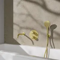 FortiFura Calvi Badkraan set - uitloop - 22cm inkortbaar - rond bedieningspaneel - gladde slang - ronde handdouche - inbouwdeel - wandhouder - geborsteld messing (goud)