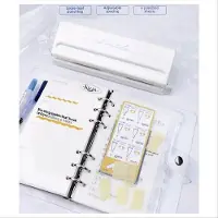 Kalpa Verstelbare 6-gaats pons – metalen losbladige perforator voor A5, A6, en Personal Planners (wit) 1 week per 2 paginas 2026-2027-2028