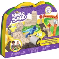 Kinetic Sand - Bouwterrein Speelset met Kneedbaar Speelzand - 453 g Speelzand, 2 Speelgoedtrucks, Kraan, Gereedschap en Opbergdoos - Sensorisch Speelgoed