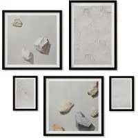 Wallfluent 5-Delige Schilderij Set - Geometrische Patronen Van Karton En Stenen Op Zand. - 50 x 50 cm, 20 x 30 cm En 40 x 60 cm - Moderne Wanddecoratie - Slaapkamer - Muurdecoratie