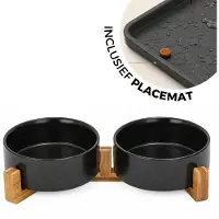 By Cee Cee - Voerbak Kat en Hond Keramiek - Kattenvoerbakjes - Hondenvoerbak - Voerbakken Dubbel met Standaard - Drinkbak en Eetbak - 2x 850 ML - Zwart - Met Antiknoeimat