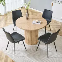 STILVORA Ronde eettafelset met 1 tafel en 4 stoelen. Eettafel met een diameter van 100 cm, met een lichte houtkleur. Keukentafel met 4 stoelen bekleed met zwart kunstleer
