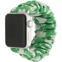 123Watches bandje Savara - scrunchie - nylon - klaver groen - 44 · 45 · 46 & 49 mm · S/M - Geschikt voor Apple Watch series 1/2/3/4/5/6/7/8/9/10/11/12/SE/SE2/SE3/Ultra/Ultra 2/Ultra 3/Ultra 4
