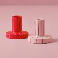 Unyqoos Set van 2 handbeschilderde keramische kaarsenhouders in rood en roze
