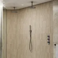 Saniclear Uni dubbele douche gun metal PVD met plafondarm en staafhanddouche