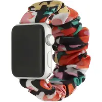 123Watches bandje Bloomsy - scrunchie - nylon - bloemen zwart multi - 44 · 45 · 46 & 49 mm · M/L - Geschikt voor Apple Watch series 1/2/3/4/5/6/7/8/9/10/11/12/SE/SE2/SE3/Ultra/Ultra 2/Ultra 3/Ultra 4