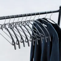 Famanu – Sterke antislip kledinghangers set van 10 stuks, 43 cm, zwarte metalen hangers zonder schouderbobbels, inclusief broekhanger voor jassen, truien en T-shirts