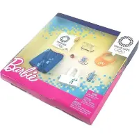Barbie Storytelling Fashion Pack met poppenkleding ge?spireerd op de Olympische Spelen Tokyo 2020: Toprok en 6 accessoires voor -poppen Cadeau