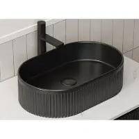 STILVORA Wastafel – Rechthoekig Met Strakke Ribbelstructuur – 62 x 46 x 25 cm – Keramiek – Zwart – Opbouwmontage Voor Moderne Badkamers – 1 Kraangat