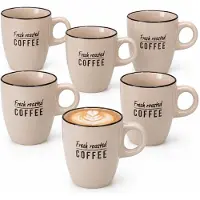 Excellent houseware Siaki koffie kopjes Barista Cafe - 6x stuks - beige - 220 ml - mokken - keramiek - 10 cm - met koffie thema teksten
