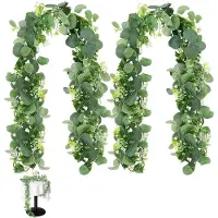Famanu – Set van 2 groene eucalyptus-slingers, kunstplanten met witte bloemen, 1,8 m lang, perfect voor bruiloftsbogen en tafeldecoratie