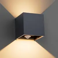 SP Buitenlamp met Bewegingssensor - Wandlamp met Sensor Voor Buiten - Solar Buitenlamp Oplaadbaar - Donkergrijs - 10cm x 10cm x 10cm