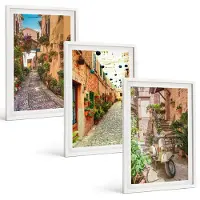 Coloray 3-Delige Schilderij Set - Sfeervolle Straatjes Met Bloemen In Een Italiaanse Ambiance. - 40 x 60 - Stijlvolle Muurdecoratie - Slaapkamer - Woonkamer Decoratie