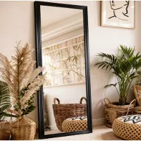 OKWISH Staande Spiegel Verstelbare Metalen Voet 160 x 50 cm Houten Frame Zwart Rechthoek Voor Woonkamer En Winkel Stabiel En Kraakhelder