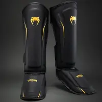 Venum G-Core Scheenbeschermers – Zwart/Goud voor Kickboksen & Muay Thai - L