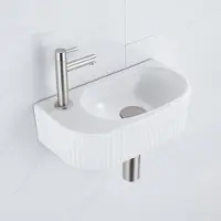 Qeramiq Fuente fonteinset – 40x21.5x12 cm – keramiek wit mat – kraangat links – kraan geborsteld RVS – geribbeld SW1522209/SW696207/SW696217/SW696237