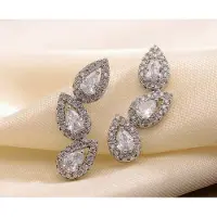 Trend Oorbellen- Zilverkleurige oorbellen - Zirkonia- Verguld - Roestvrijstalen oorbellen - sieraden – Cadeau tip – Hip - Trendy