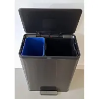 Rubbermaid 2145985 Tret-afvalemmer Elite, dubbele compartimenten, 60 liter