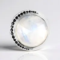 Cavill - Zilveren Hanger met 15,5 ct Ronde Maansteen uit India - 925 Sterling Zilver Gerhodineerd - Elegante Zwarte Spinel Accent - Prachtig Sieraad