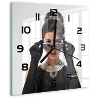 Tulup Wandklok - Vrouw met bril Gekleurde Glazen Klok - 30x30 cm - Zwart Glazen Klok Met Print - Zwarte handen - Vierkante Klok - Moderne Wandklok Glas - Wandklok Glas Decoratie