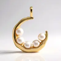 Cavill - Zilveren hanger met 5 witte zoetwaterparels 4,5 mm - 925 sterling zilver verguld - moderne halvemaanvorm - tijdloze parelsieraad elegant