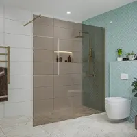 FortiFura Galeria inloopdouche - 180x200cm - rookglas - wandarm - PVD - geborsteld messing (goud) SW797943/SW797910