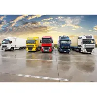 Karo-art Fotobehang Kleurrijke Vrachtwagens Op De Parkeerplaats - Vliesbehang - 400 x 280 cm