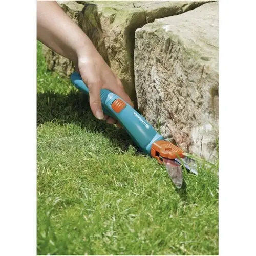 Gardena set accugrasschaar ClassicCut Li: Graskantenknipper met 8 cm snoeibreedte en telescoopsteel met wielen, ergonomische greep met led accuniveau, messen wisselen zonder gereedschap (9886-20