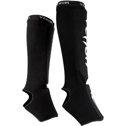 Super Pro Combat Gear Scheenbeschermer Savior Zwart/Roze Large Super Pro Combat Gear Scheenbeschermer Savior Zwart/Roze Large
